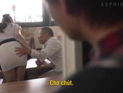 Anh nhân viên thất tình khi nhìn crush bị tên quản lý địt